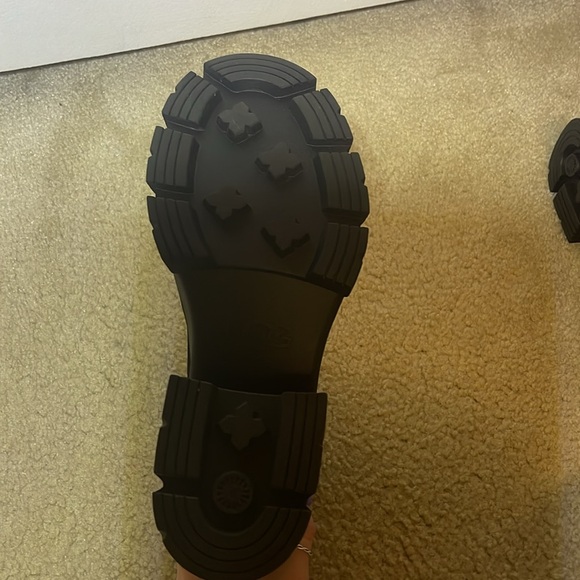 UGG Brooklyn Pull-On Chelsea Boots - Picture 5 of 5